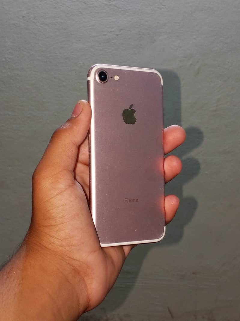 Apple iPhone 7 1