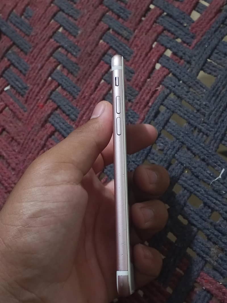 Apple iPhone 7 2