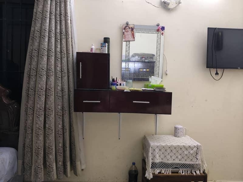 hanging dressing table 1