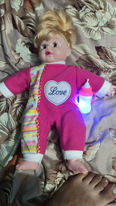 Baby doll with speaker fider
