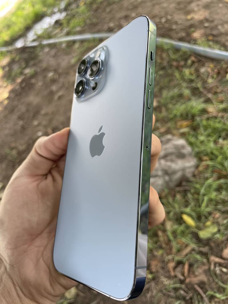 iPhone 13 Pro Max 0