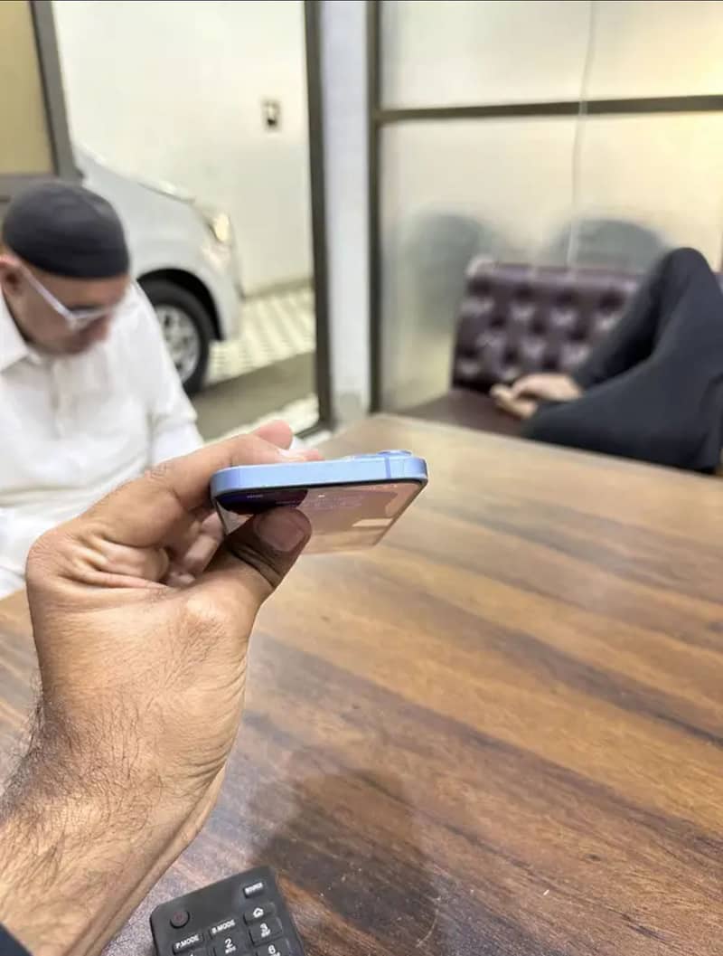 Apple iPhone 14 3