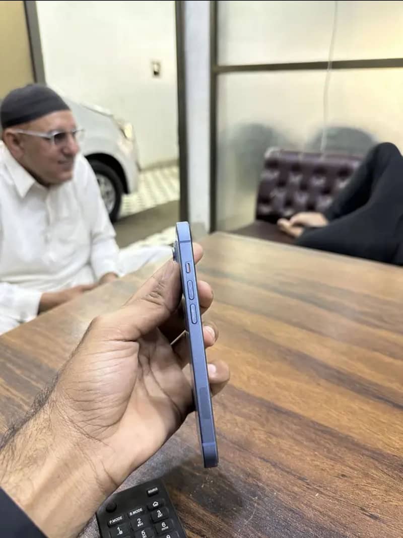 Apple iPhone 14 4