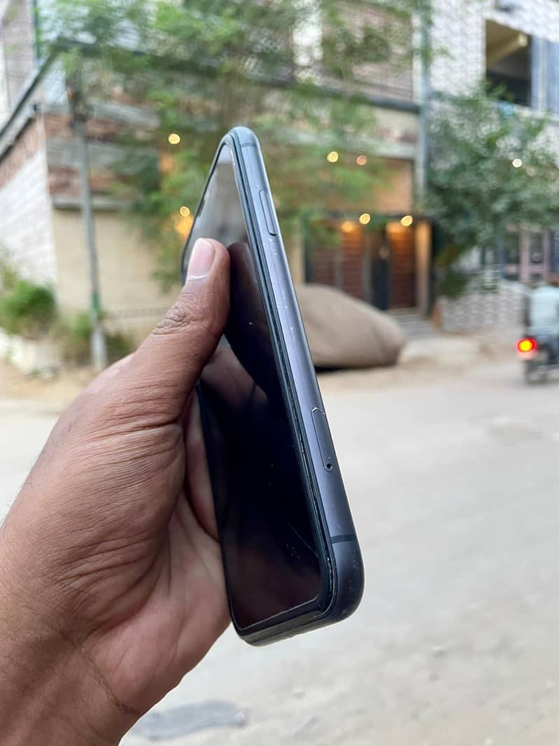 Apple iPhone 11 3