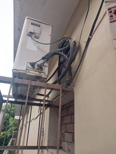 hair Ac 1 ton original condition