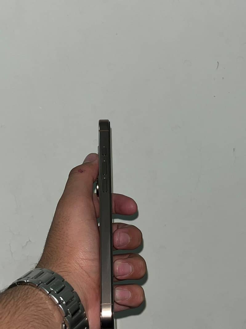 Apple iPhone 16 Pro Max 0