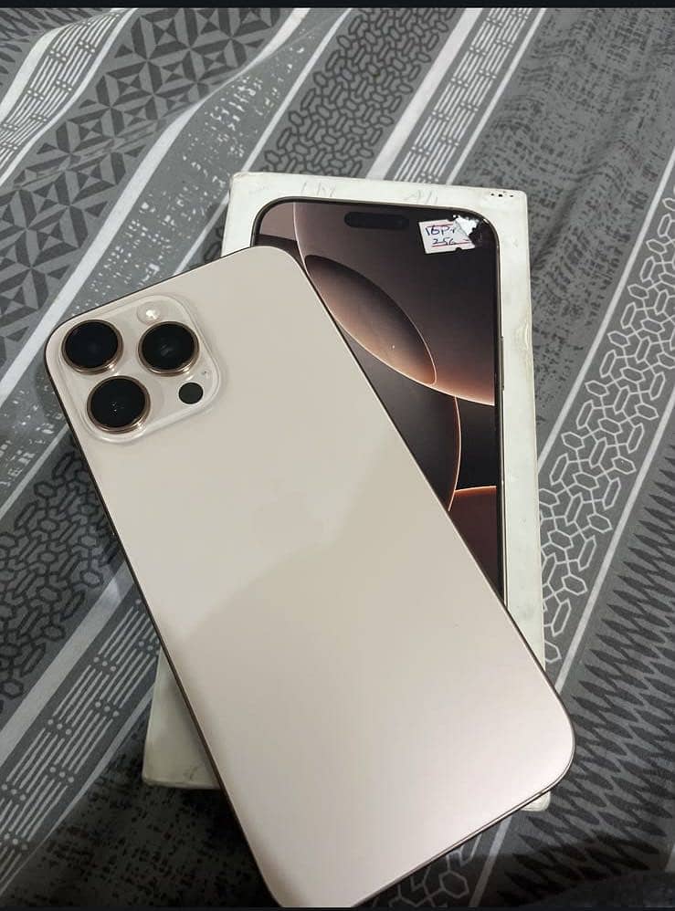 Apple iPhone 16 Pro Max 4
