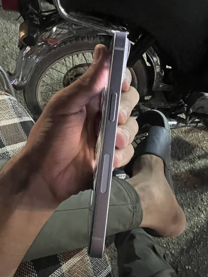 Apple iPhone 14 3