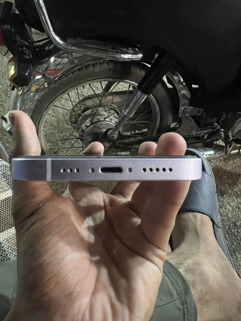 Apple iPhone 14 4
