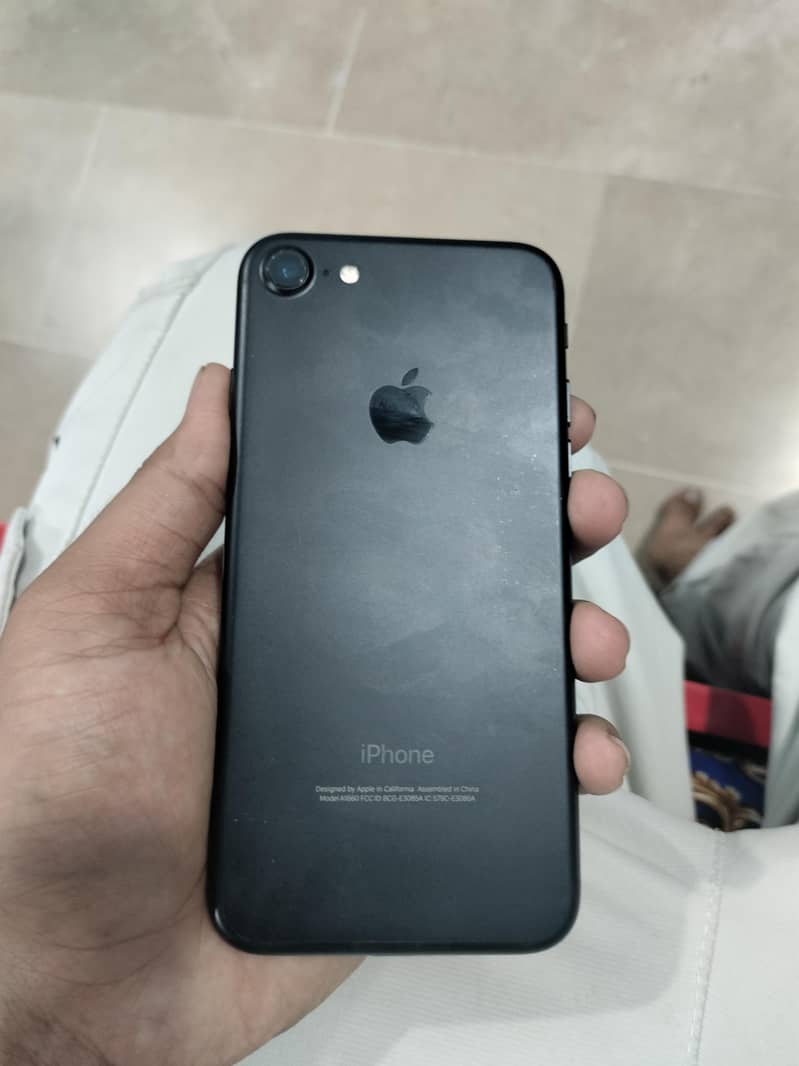 Apple iPhone 7 0
