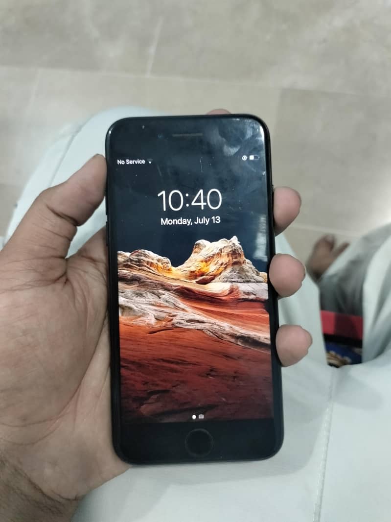 Apple iPhone 7 2
