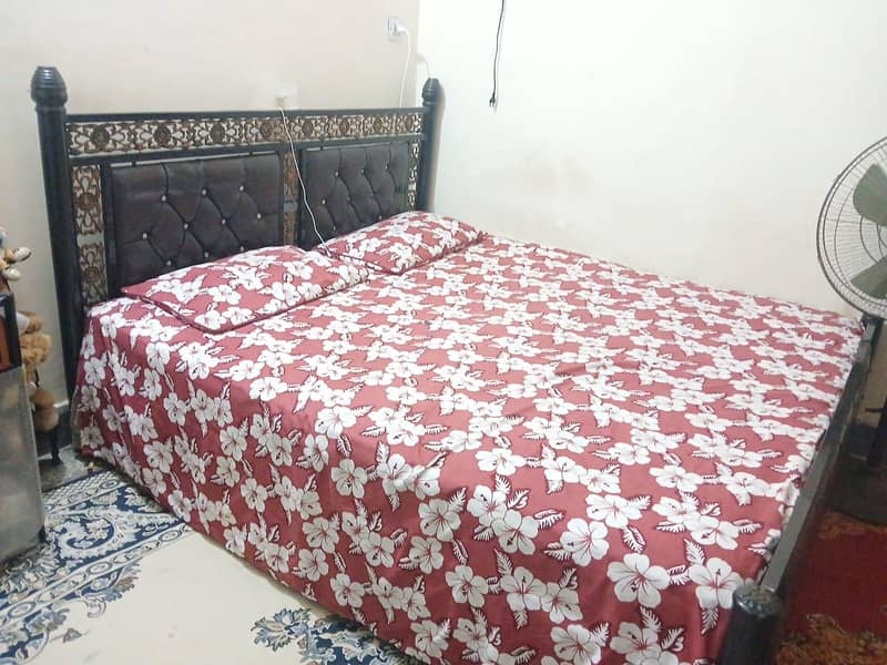 iron bed 0