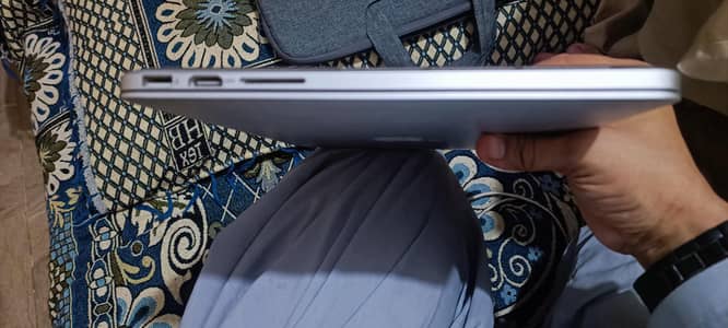 Apple Macbook pro Retina 13' Early 2015 | Core i5 | 8GB RAM | 256 GB