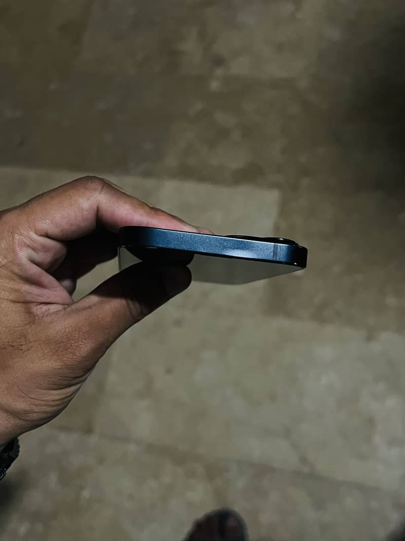 Apple iPhone 13 4