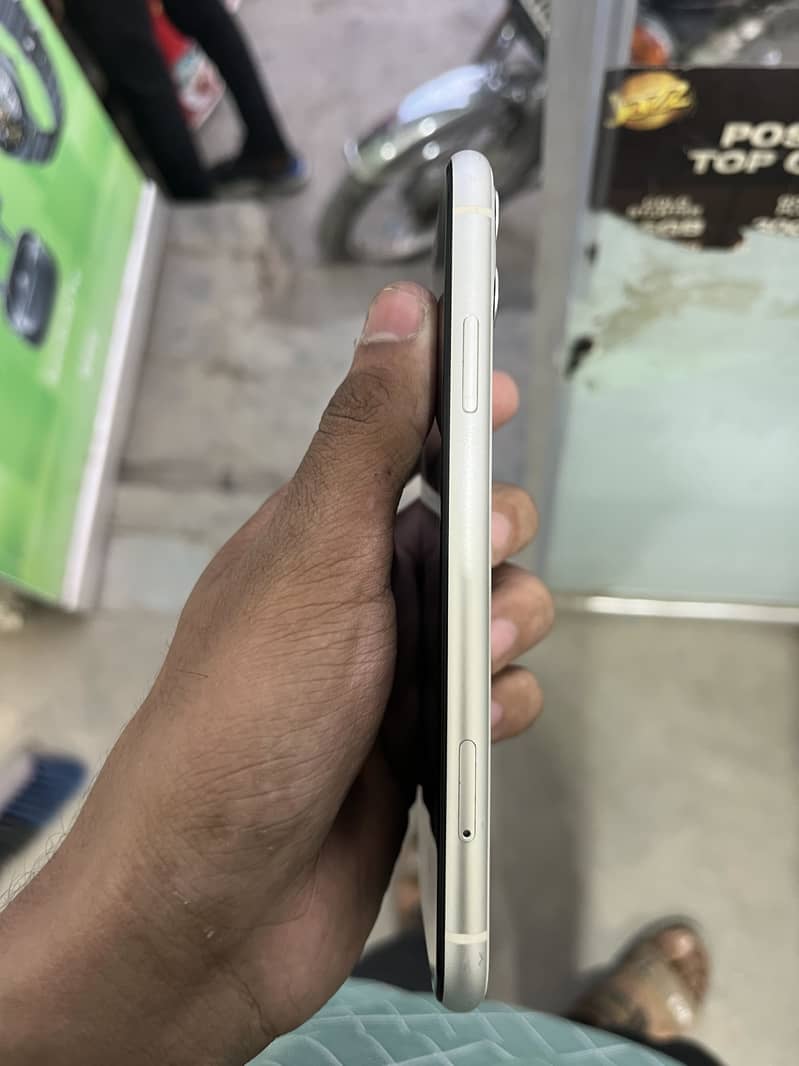 Apple iPhone 13 1