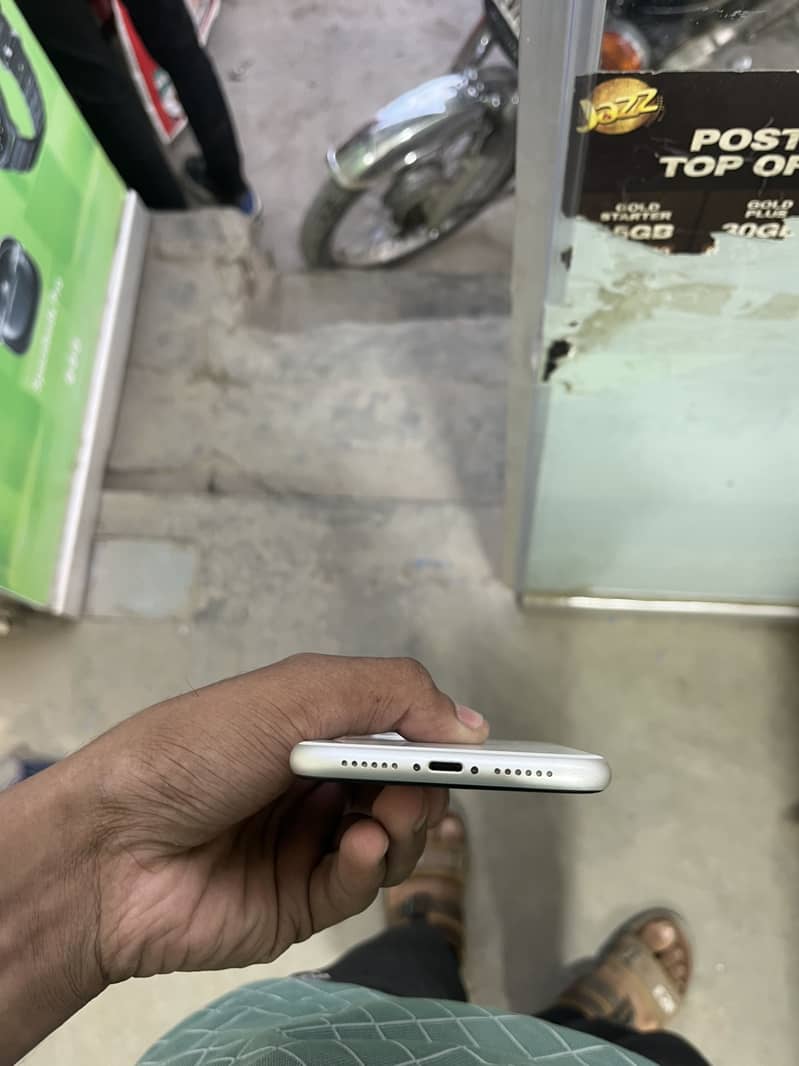 Apple iPhone 13 3