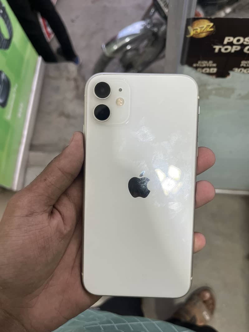 Apple iPhone 13 4