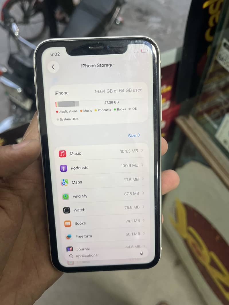 Apple iPhone 13 8