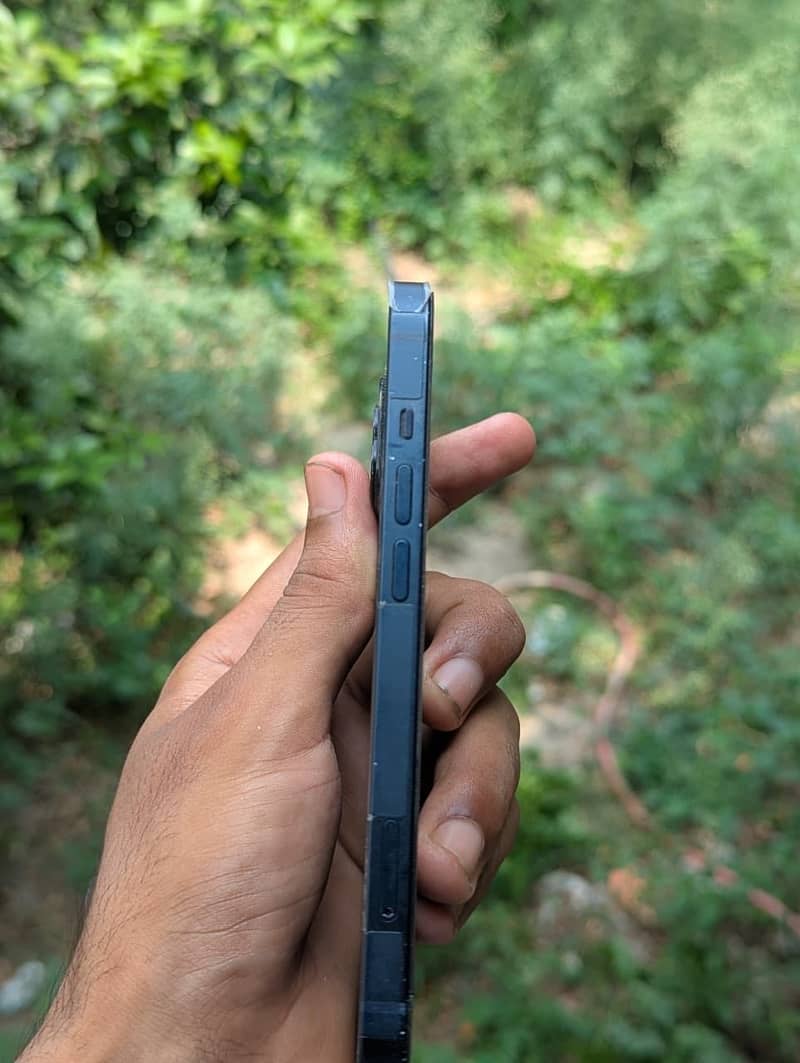 Apple iPhone 13 2