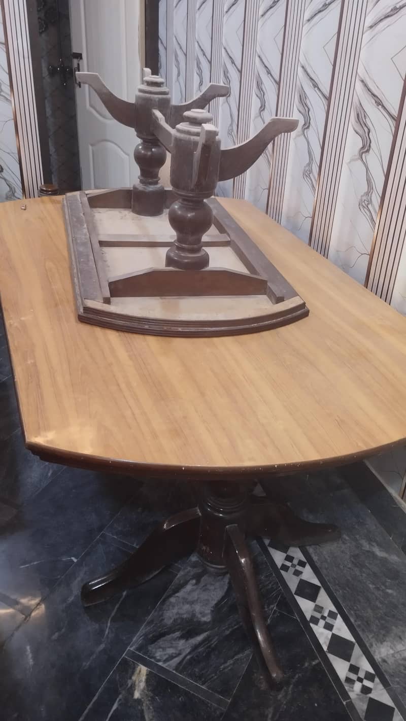 Table and show case 0
