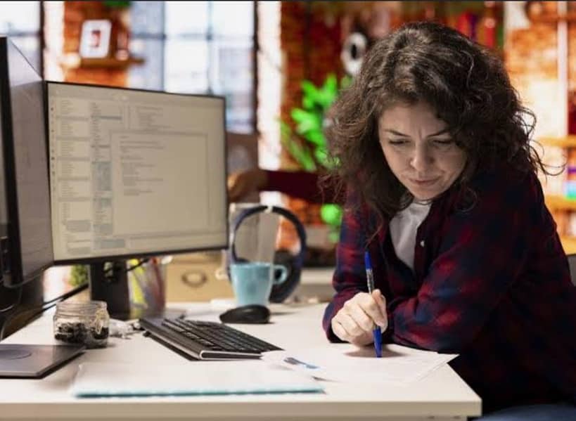 Female Manager //  Computer Operator 1