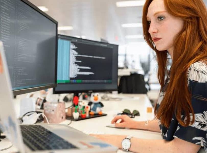 Female Manager //  Computer Operator 2