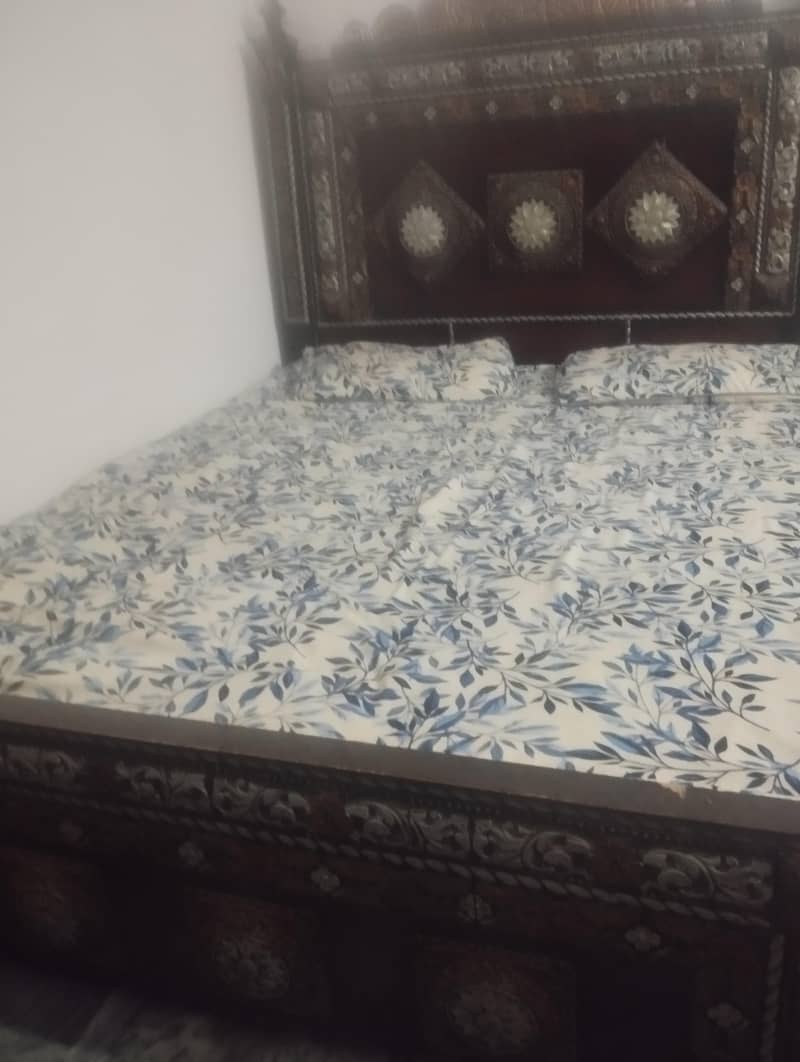 bed and dressing 4