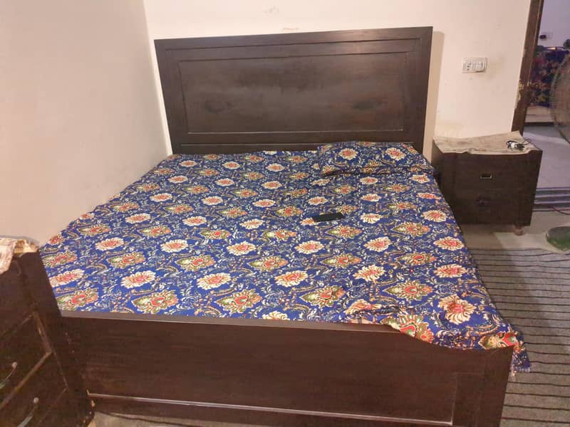 bed +mattress+Dressingtable +safe 2