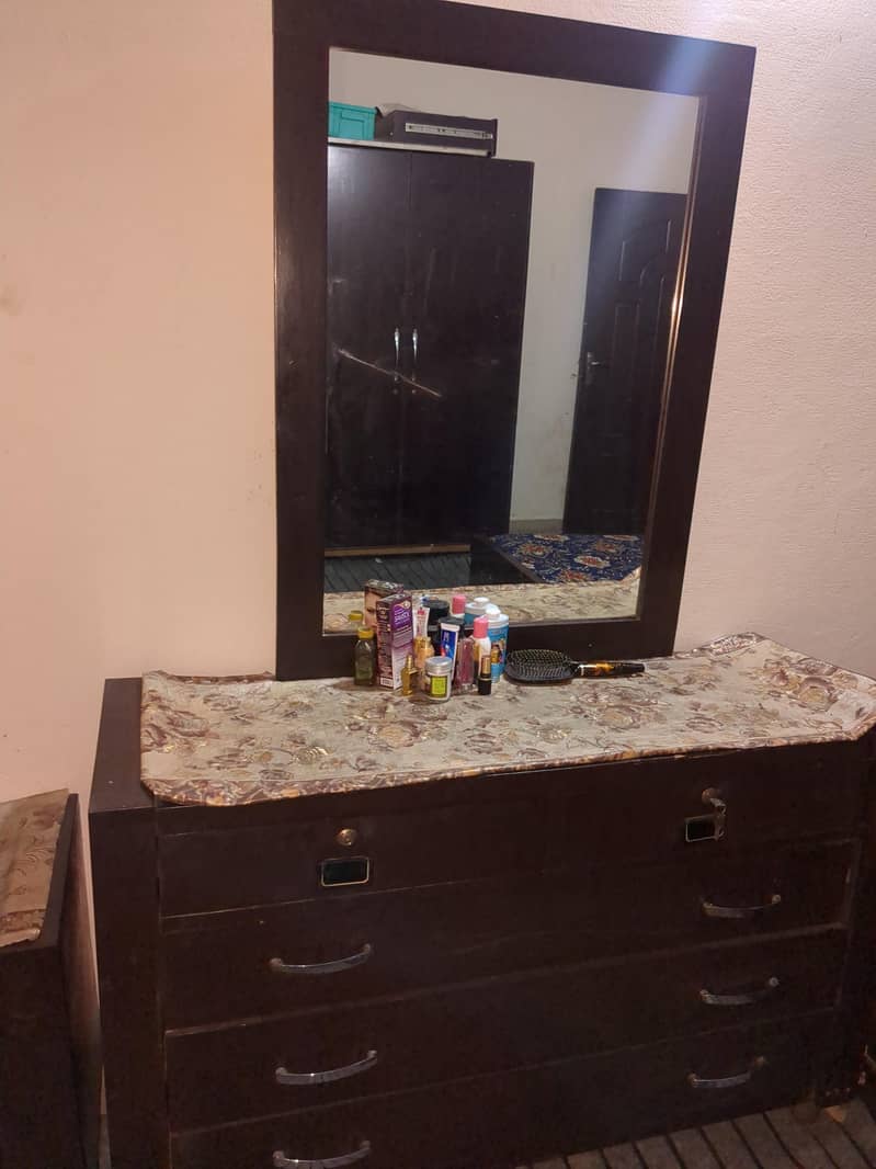 bed +mattress+Dressingtable +safe 5