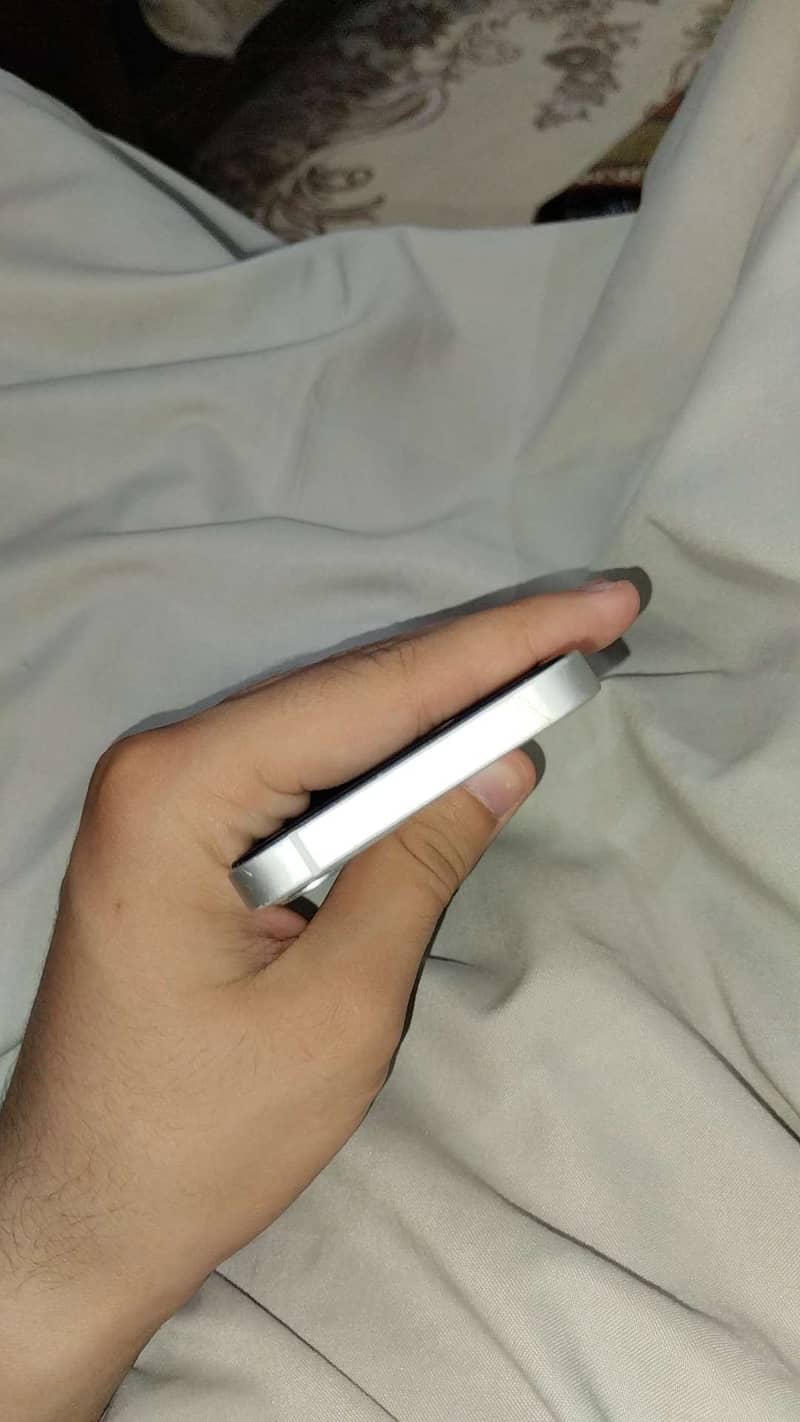 Apple iPhone 12 mini 4