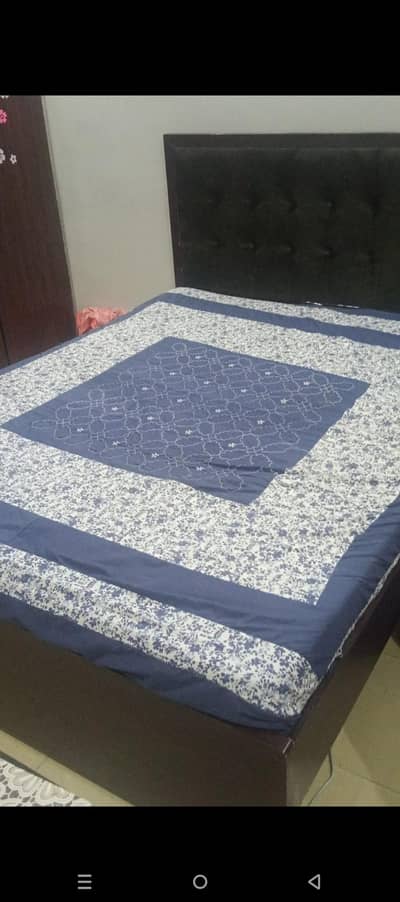 Cusion Bed Size Queen Available without Mattress