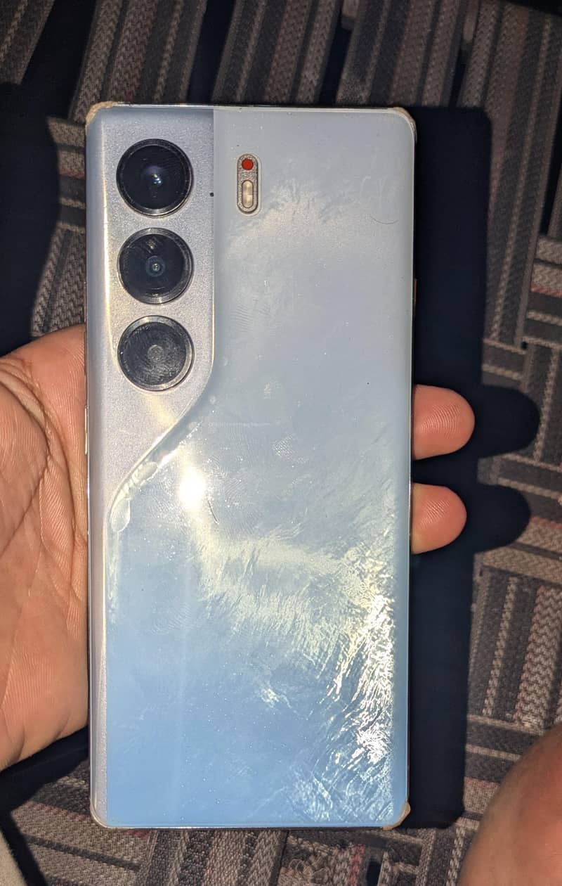 Tecno CAMON 40 Pro 1