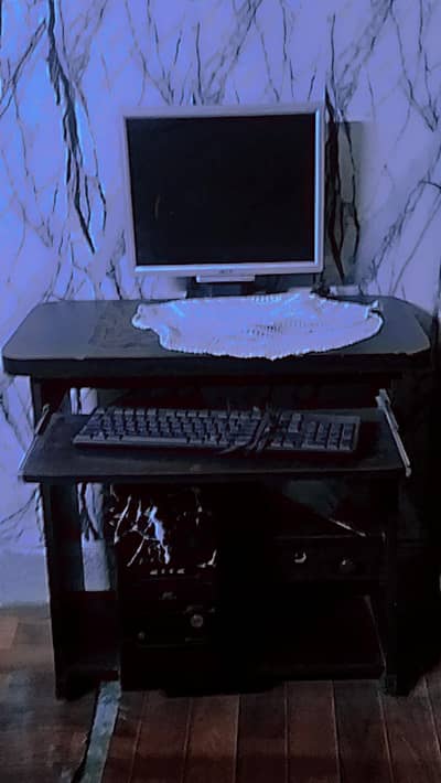 computer  and wooden trolley in best condition