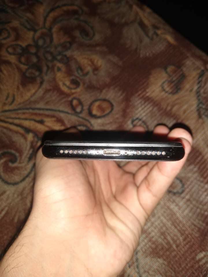 Apple iPhone X 3