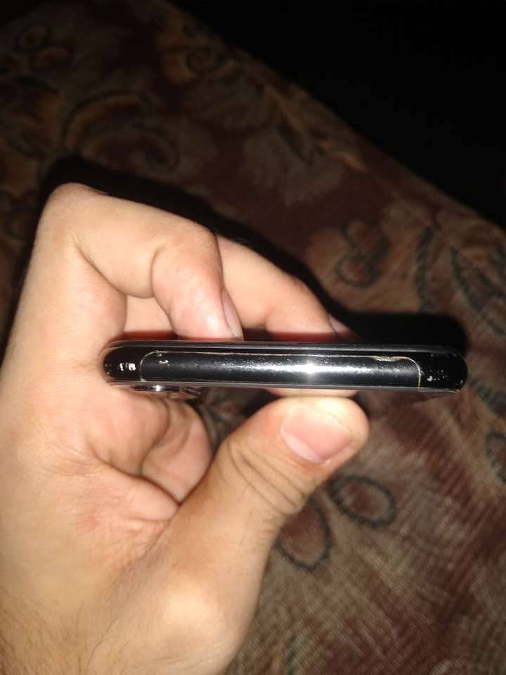 Apple iPhone X 4