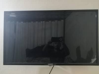 urgent sale 32 inch led used only 13 days android led