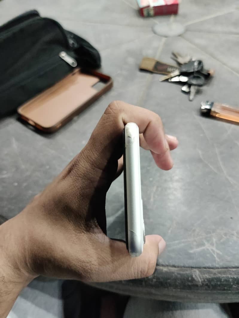 Apple iPhone 11 0