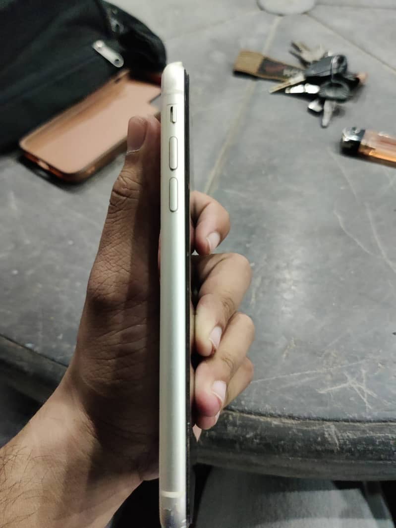 Apple iPhone 11 3