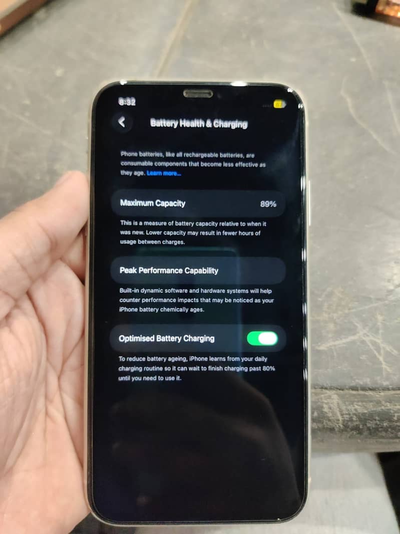 Apple iPhone 11 4