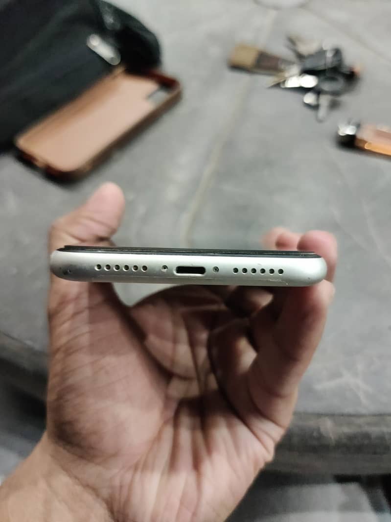 Apple iPhone 11 6