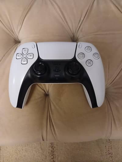 brand new and good condition original ps5 controller