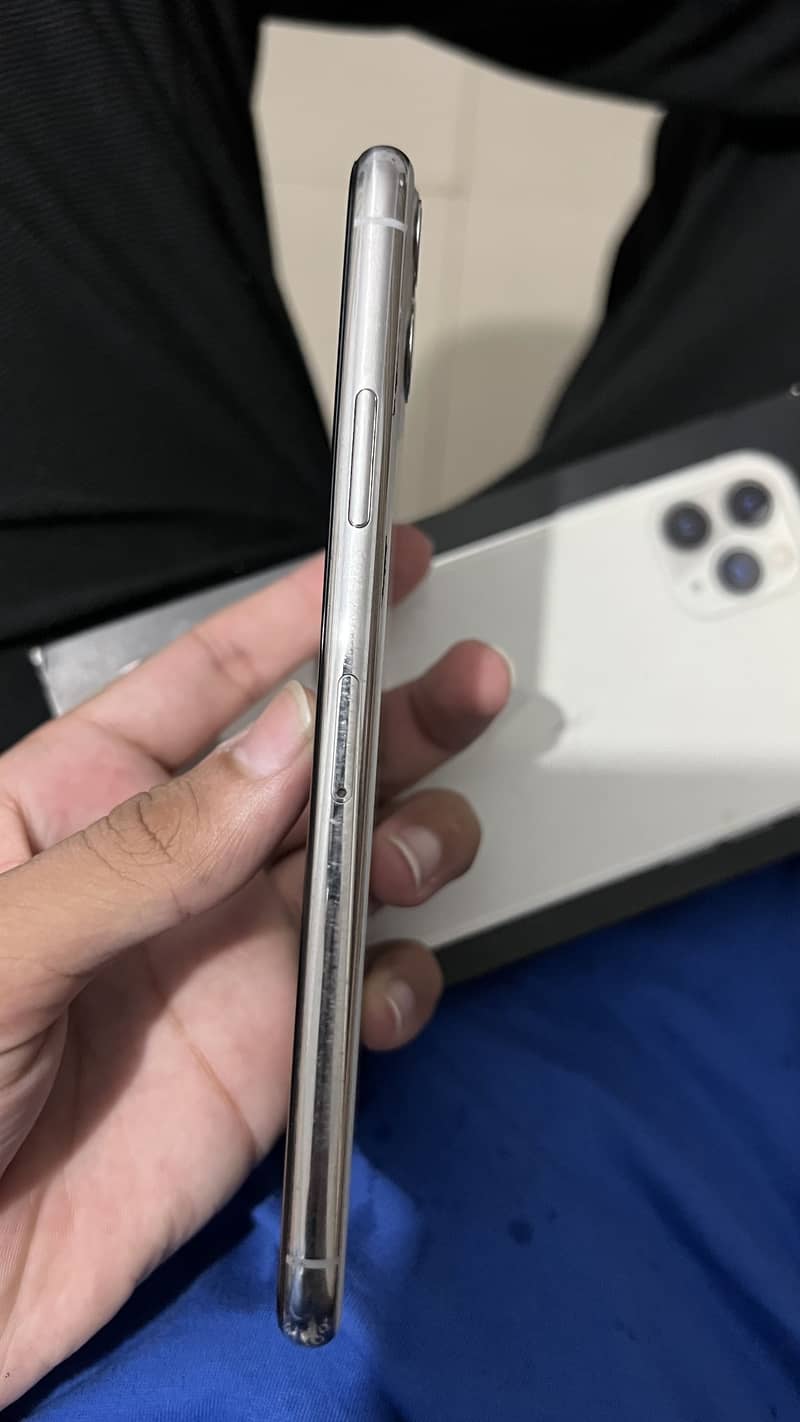 Iphone 11 pro max 4
