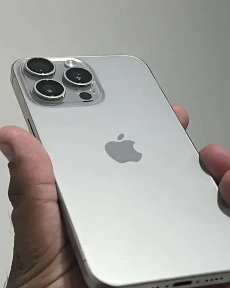 Apple iPhone 15 Pro Max 0