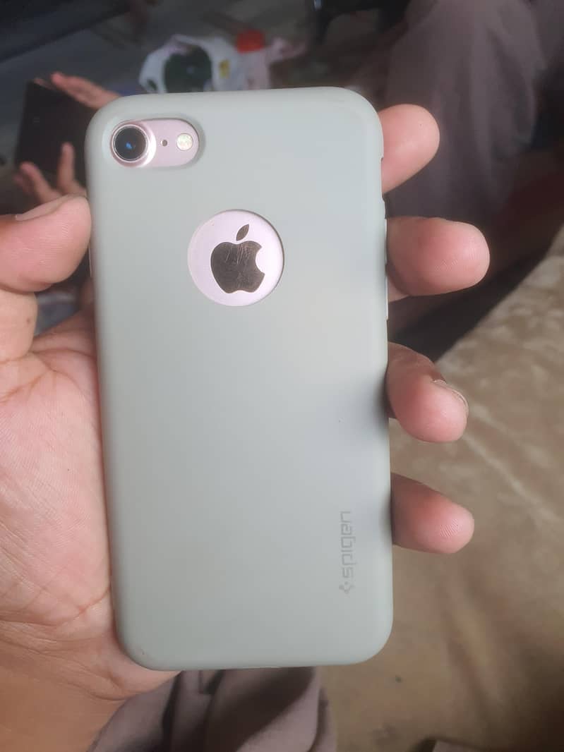 Apple iPhone 7 3
