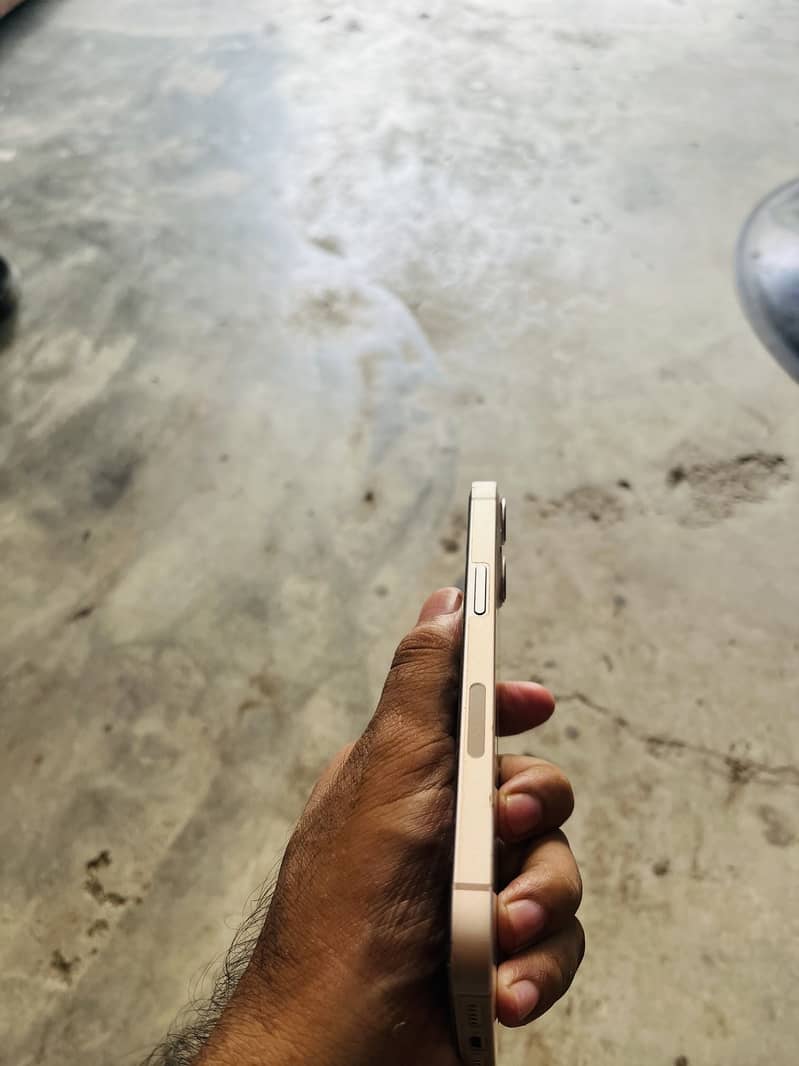 Apple iPhone 13 1