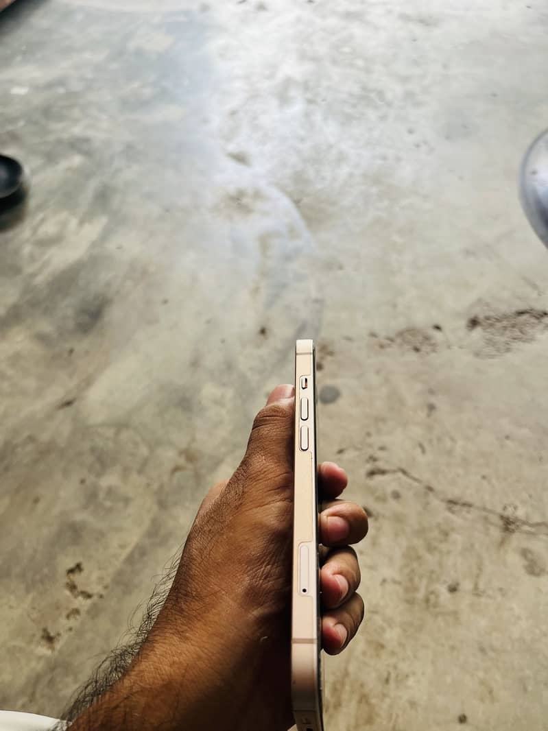 Apple iPhone 13 2