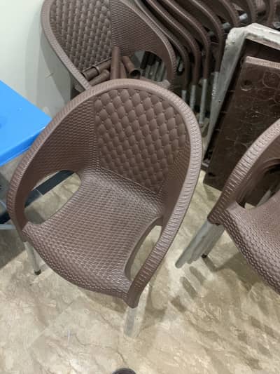 Brand new Chairs and Tabbel