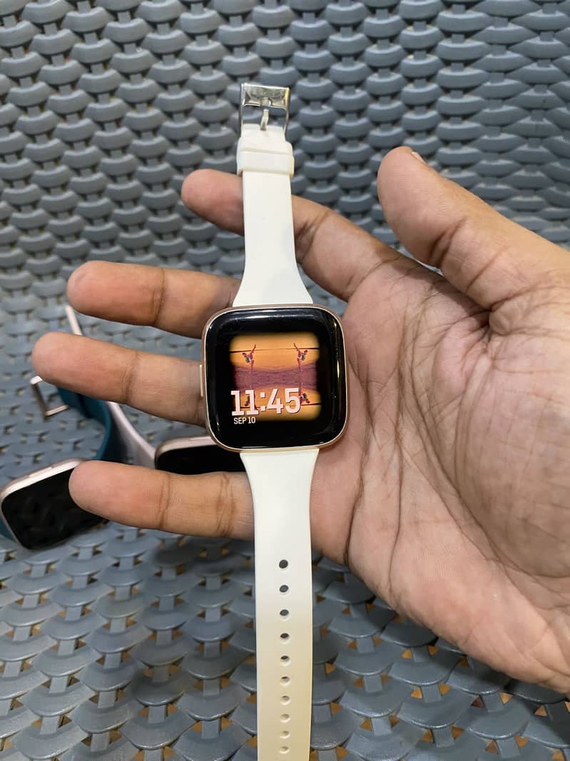 Fitbit versa 2 & versa 1 6