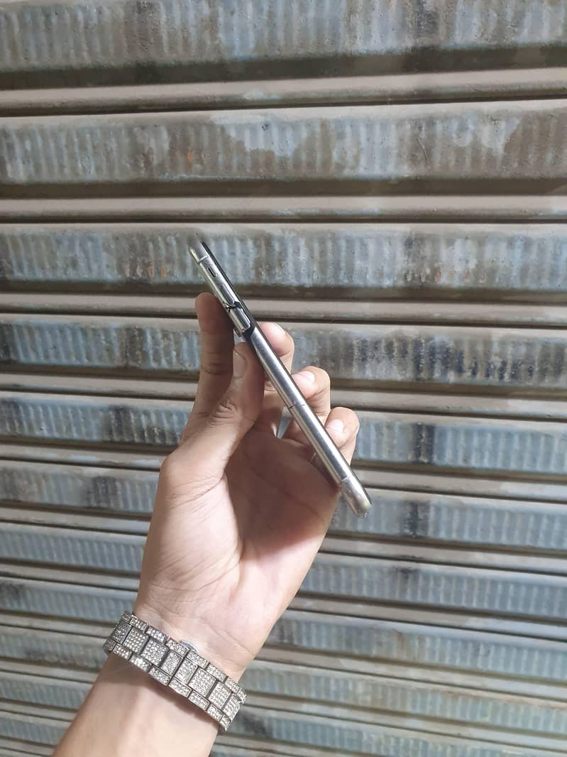 Apple iPhone X 4