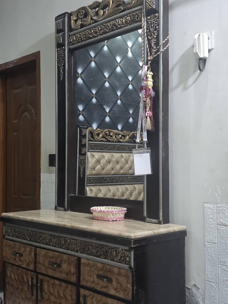 Bed & Dressing Table 2